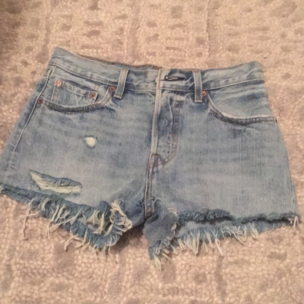 BRAND NEW levi shorts